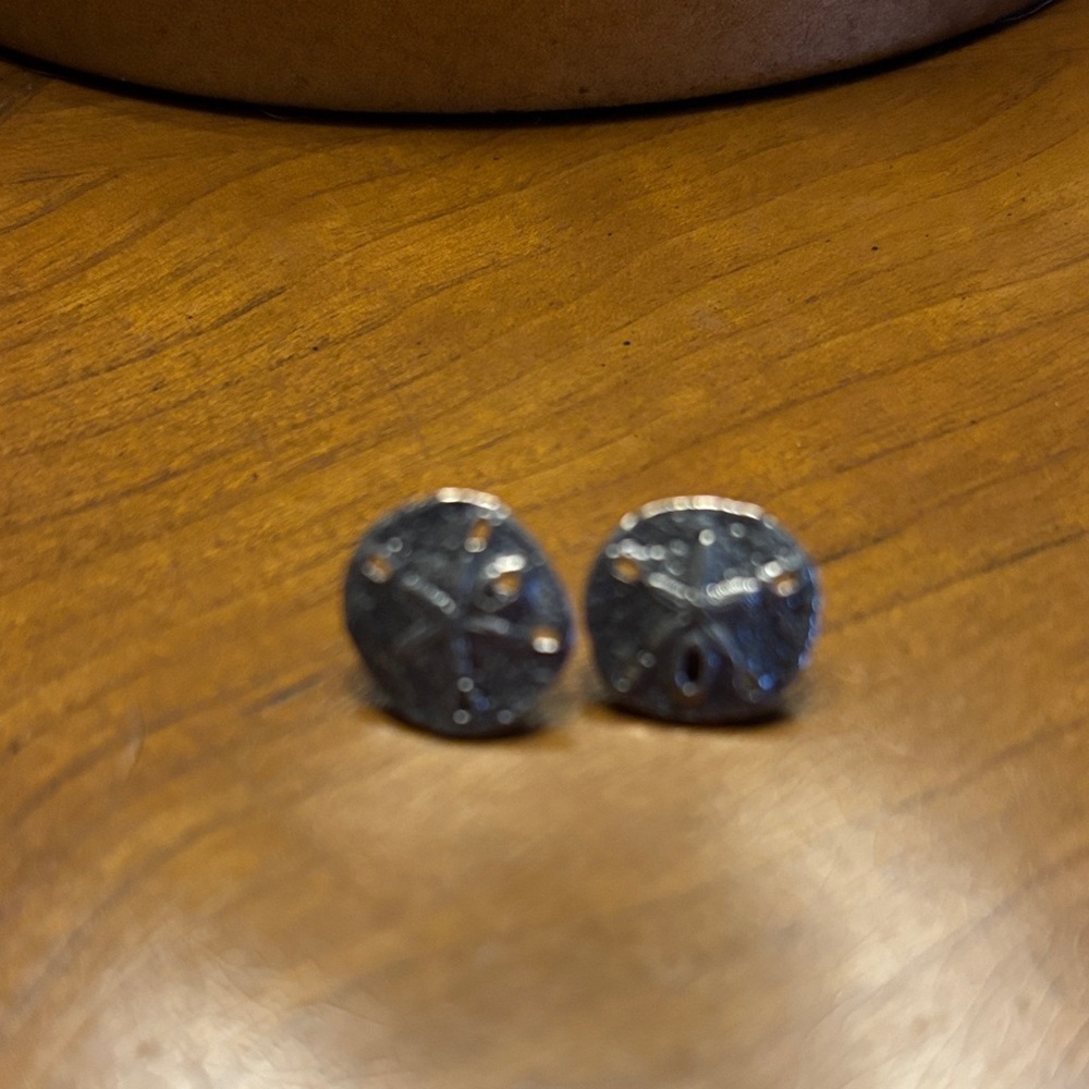 Retired James Avery Sterling Silver Sand Dollar Post Earrings